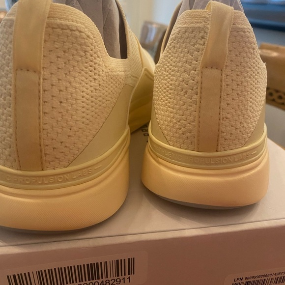 APL men’s Techloom Bliss cream athletic Sneakers NEW size 9.5 with box - Picture 12 of 12